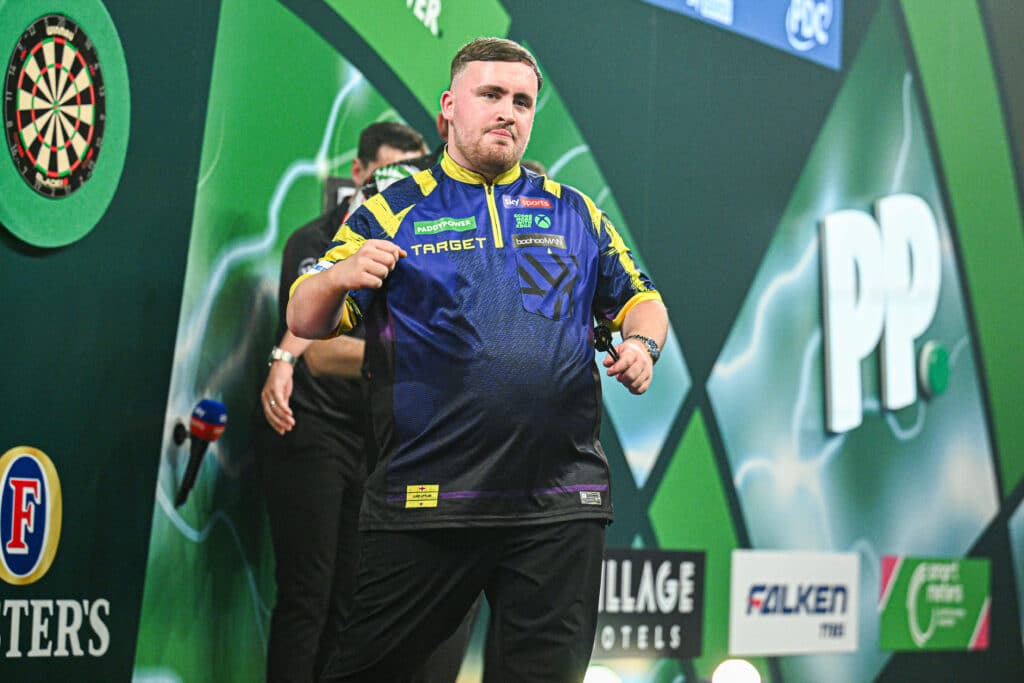 Dartsin MM-kilpailut on tarjonnut yllätyksiä – Nappaako hallitseva mestari jälleen voiton?