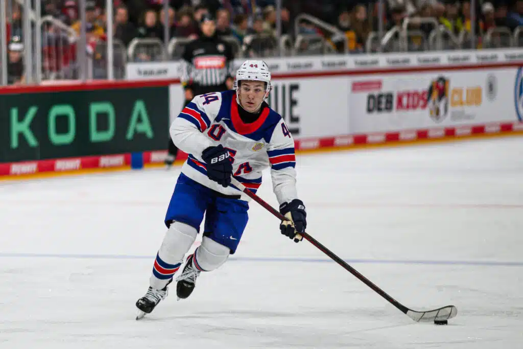 Paareilla jäältä kannetusta USA:n pelaajasta lisätietoa