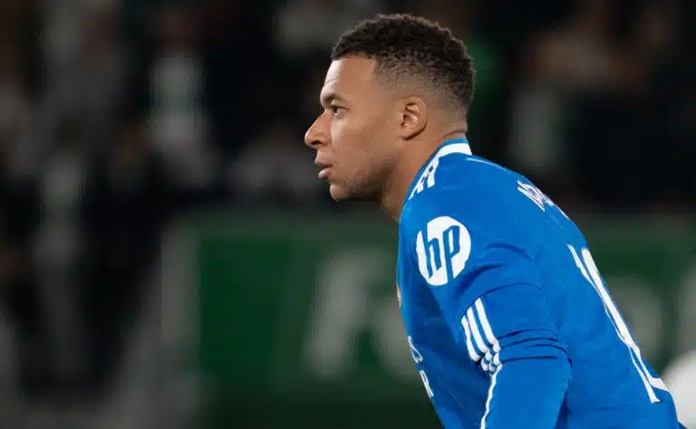 Raju väite: Kylian Mbappé haluaa eroon kahdesta Real Madridin tähdestä Raju väite: Kylian Mbappé haluaa eroon kahdesta Real Madridin tähdestä