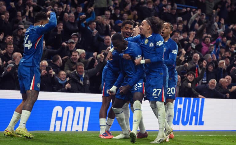 Chelsea yrittää tehdä kaappauksen Arsenalin nenän edestä