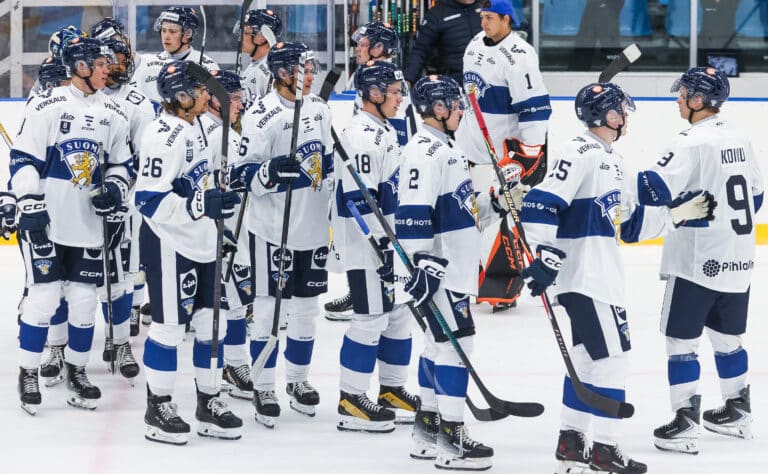 Nuoret Leijonat pureskeli pisteet pakkopullasta