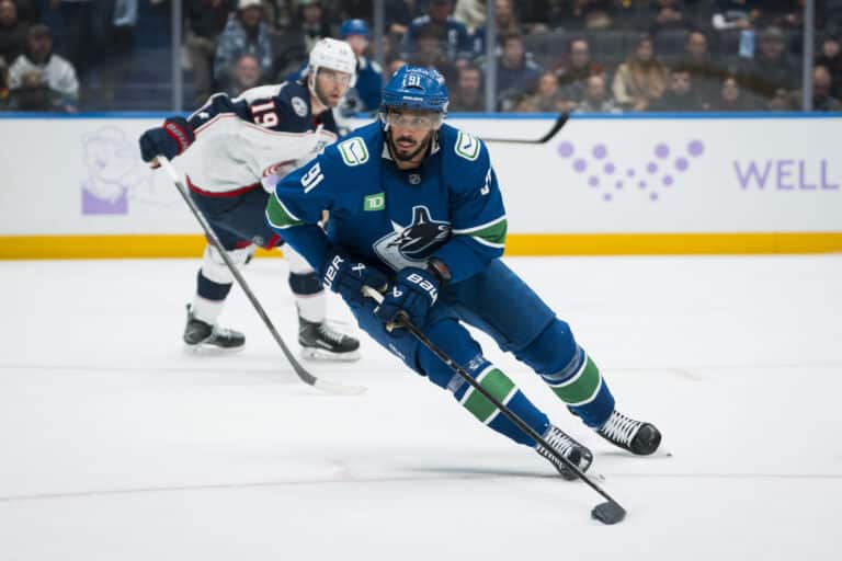 NHL:ssä jysähtämässä jättikauppa? Tähtipelaajalle lupa etsiä uusi seura