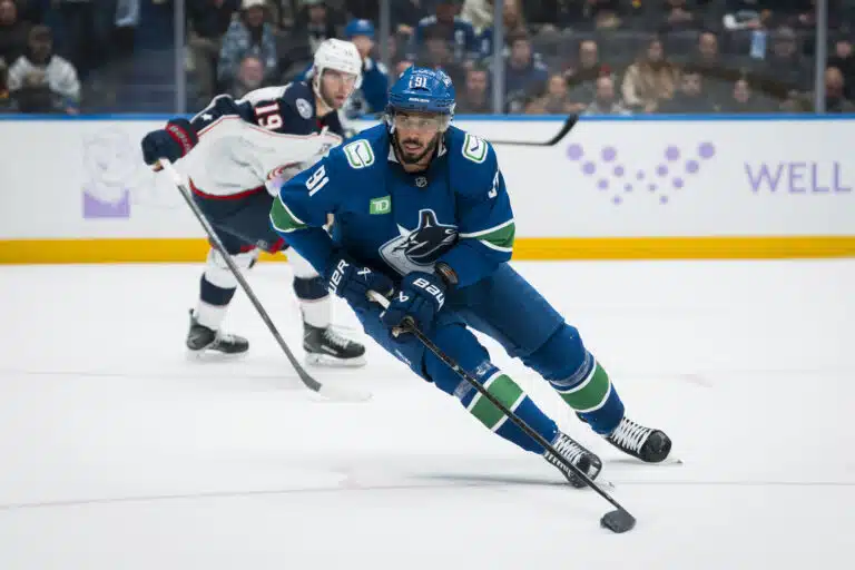 NHL:ssä jysähtämässä jättikauppa? Tähtipelaajalle lupa etsiä uusi seura