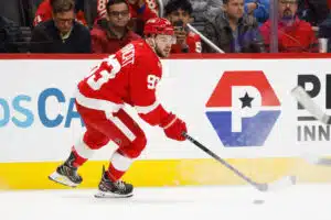 Suora arvio NHL-tähden sopimuksesta – yksi virhe voi kostautua kalliisti Detroit Red Wingsin yhdysvaltalaishyökkääjä Alex DeBrincat