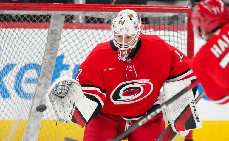 Sebastian Ahon Carolina sorvaamassa sensaatiopelaajan kanssa jatkosopimusta