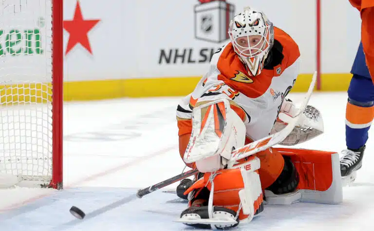 Suomalaisvahti nostettiin farmista NHL:ään