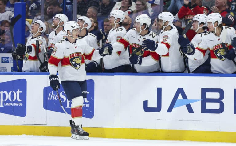 NHL-tähtihyökkääjä kovassa iskussa - Hätyyttelee piste-ennätystä NHL-tähtihyökkääjä kovassa iskussa – Hätyyttelee piste-ennätystä