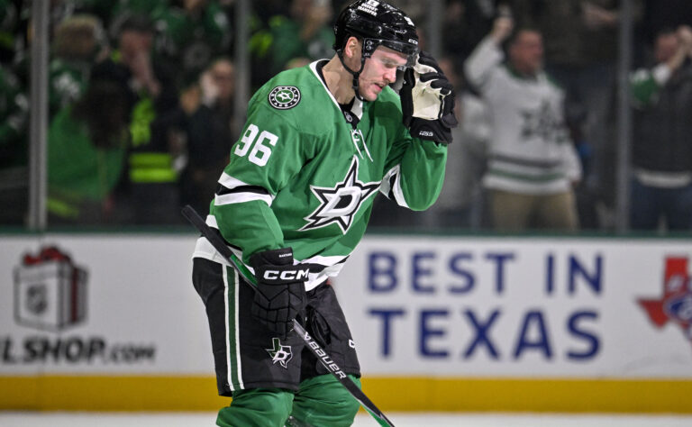 Suomalainen NHL-tähti kuohuttaa jälleen Suomalainen NHL-tähti kuohuttaa jälleen