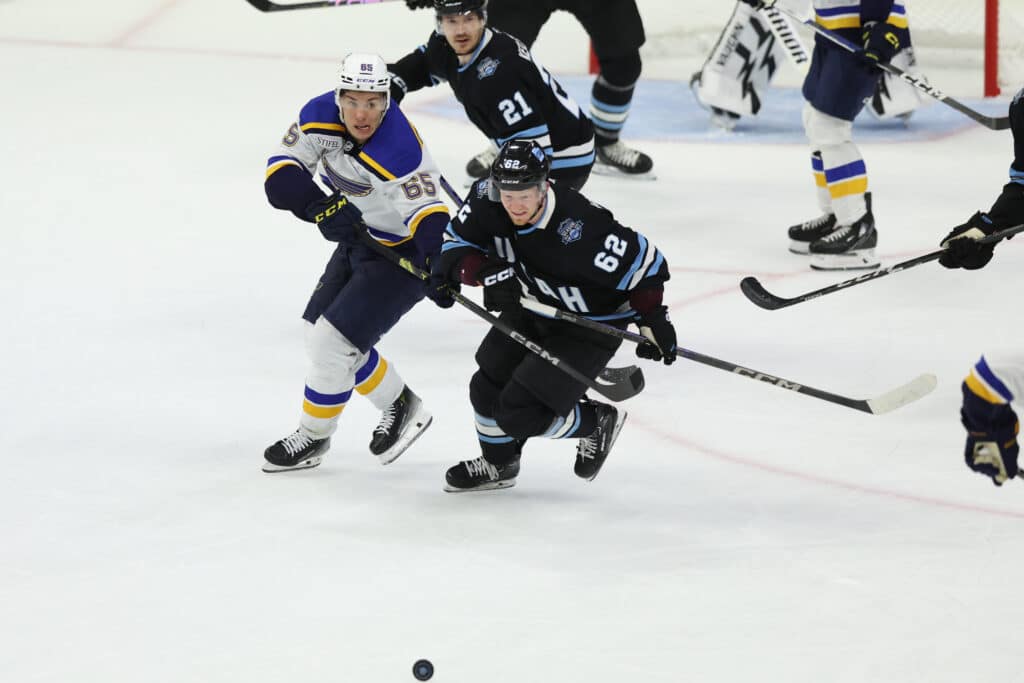 Suomalaislupauksen NHL-debyytti peruuntui karmean epäonnen takia Suomalaislupauksen NHL-debyytti peruuntui karmean epäonnen takia