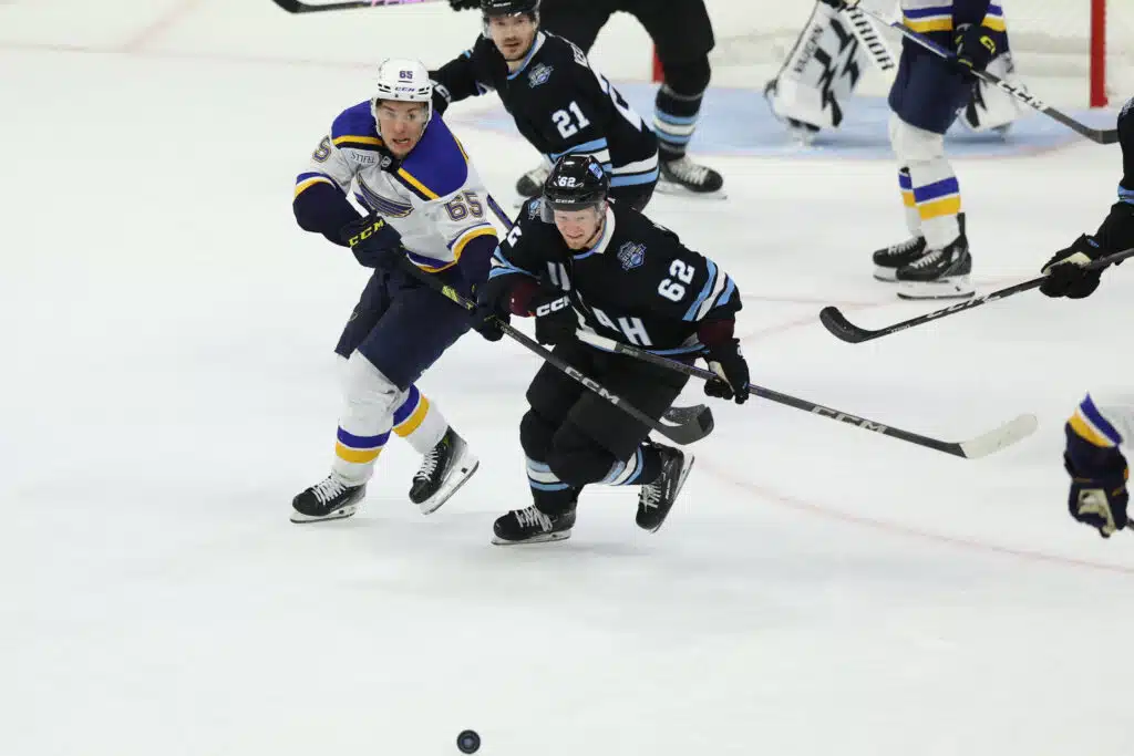 Suomalaislupauksen NHL-debyytti peruuntui karmean epäonnen takia Suomalaislupauksen NHL-debyytti peruuntui karmean epäonnen takia