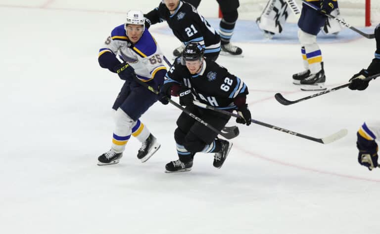 Suomalaislupauksen NHL-debyytti peruuntui karmean epäonnen takia Suomalaislupauksen NHL-debyytti peruuntui karmean epäonnen takia