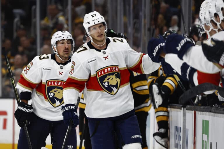 Suomalainen Stanley Cup -mestari saamassa jatkosopimuksen