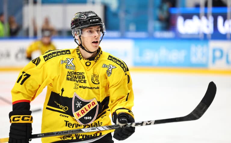 AL: Ilves kaappasi Leijona-hyökkääjän AL: Ilves kaappasi Leijona-hyökkääjän