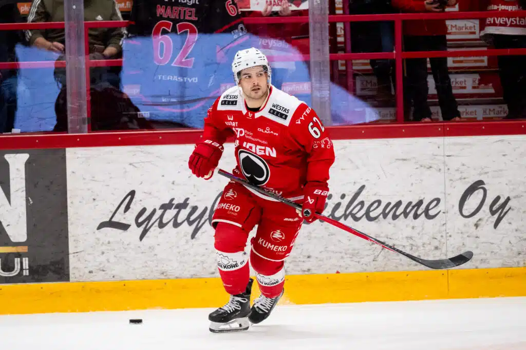 Ässien NHL-hyökkääjä pihalle – ”Ei tyydyttänyt”