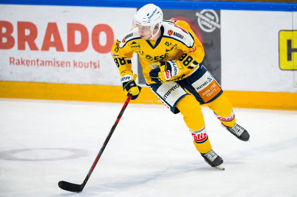 Mestis-seura hankki lähes 400 ottelun verran liigakokemusta