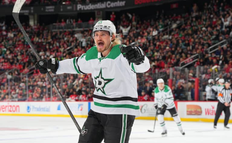 Roope Hintz ylitti merkittävän rajapyykin kolmanneksi nopeimpana Roope Hintz ylitti merkittävän rajapyykin kolmanneksi nopeimpana