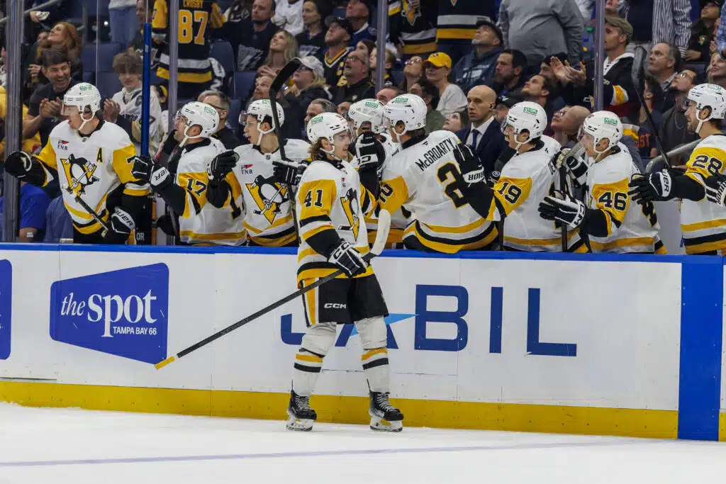 Avausmaali NHL:ssä pudotti gorillan suomalaislupauksen selästä – ”Sekä helpottunut että iloinen”