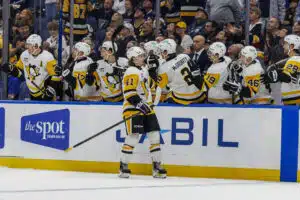 Suomalaislupauksen jojoilu jatkuu NHL:ssä Suomalaislupauksen jojoilu jatkuu NHL:ssä