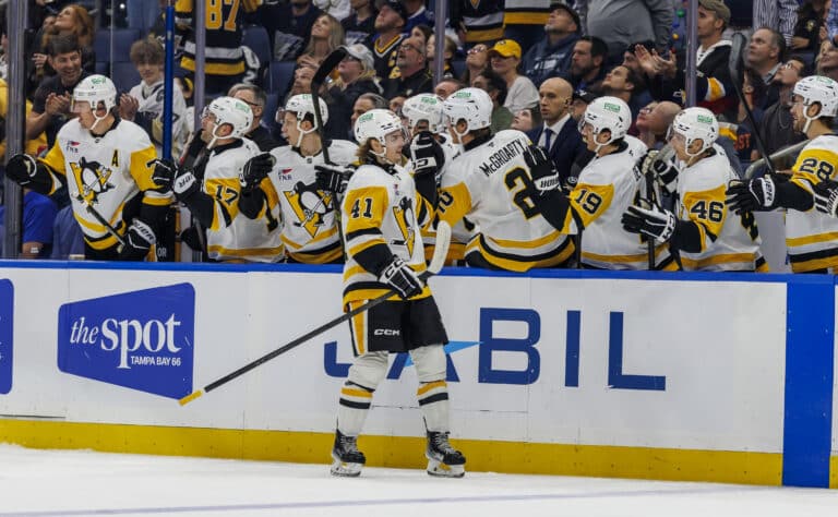 Suomalaispelaaja debytoi NHL:ssä – toiselle tulokkaalle avausmaali