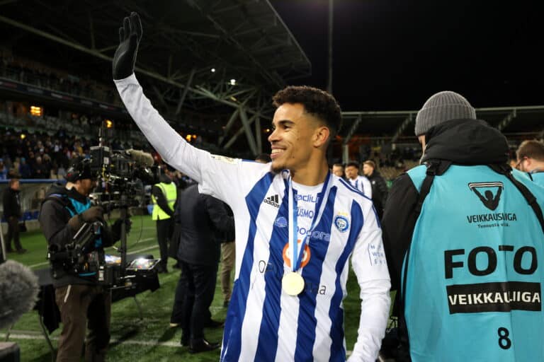 HS: HJK:lle takaisku siirtomarkkinoilla – Huuhkajat-pelaaja valitsi toisin