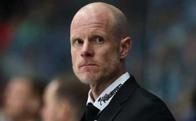 TPS toistaa nyt illasta toiseen samoja virheitä - Toni Söderholmilta tuima lausunto TPS toistaa nyt illasta toiseen samoja virheitä – Toni Söderholmilta tuima lausunto