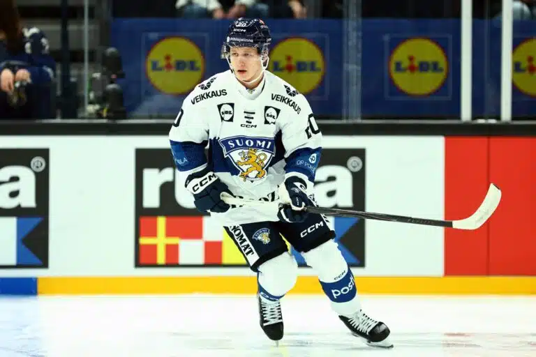 Leijonat-hyökkääjälle kova siirto