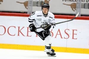 SM-liigaseura pisti pelaajansa pihalle