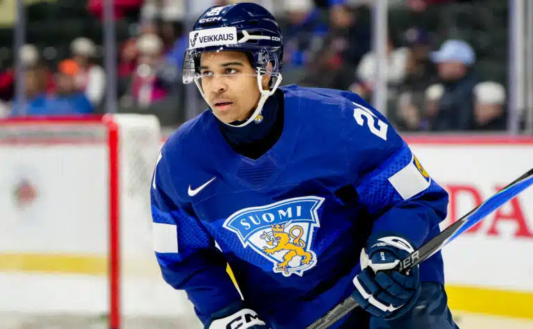 Suomalaista jääkiekkolupausta pomputellaan Ruotsissa – laina peruttu