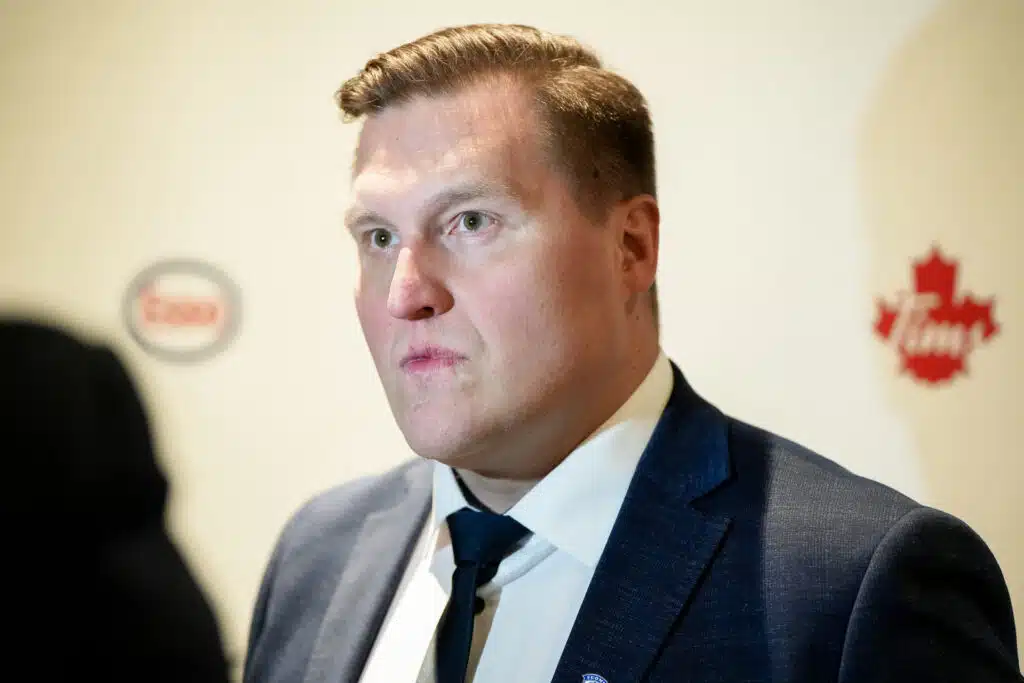 Lauri Mikkola HBO:lle Nuorten Leijonien jättipettymyksestä: "Kolikonheittoa" Lauri Mikkola HBO:lle Nuorten Leijonien jättipettymyksestä: ”Kolikonheittoa”