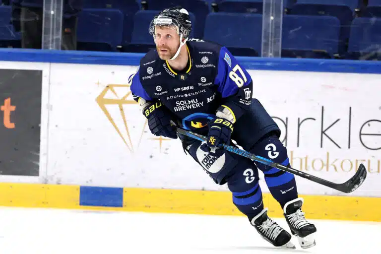 Tampereella tylyt lukemat – Leo Komarov sikaili