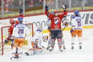 Tämä tilanne kuumensi tunteita Nordiksella - HIFK:n Iiro Pakarinen teki nyt asiat selviksi Tämä tilanne kuumensi tunteita Nordiksella – HIFK:n Iiro Pakarinen teki nyt asiat selviksi