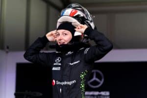 Mercedeksen F1-talli pestasi naiskuskin Mercedeksen F1-talli pestasi naiskuskin