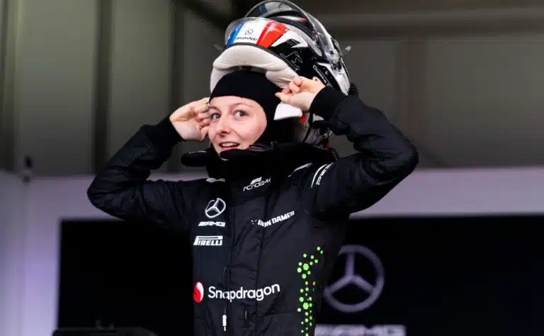 Mercedeksen F1-talli pestasi naiskuskin Mercedeksen F1-talli pestasi naiskuskin