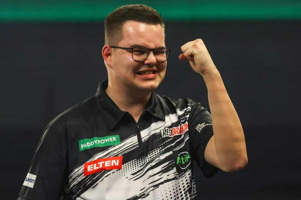 Suurlupaus passitti ex-maailmanmestarin ulos Dartsin MM-kisoissa