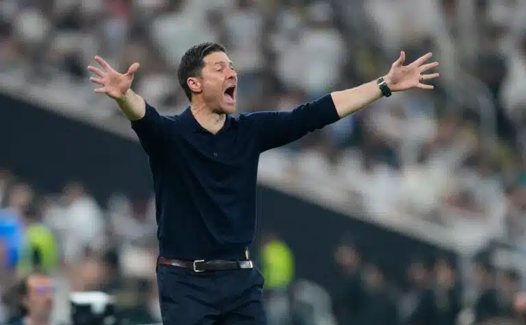 Shokkipäätös Real Madridissa – vaiettu tapaaminen ratkaisi Xabi Alonson kohtalon Shokkipäätös Real Madridissa – vaiettu tapaaminen ratkaisi Xabi Alonson kohtalon