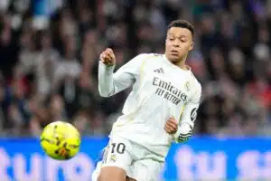 Kylian Mbappe näytti mallia osumisesta