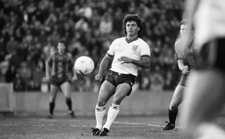 Englannin pelaaja- ja valmentajalegenda kertoi ikäviä uutisia