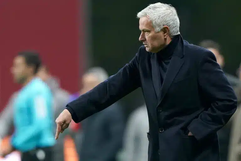Jose Mourinho laittaa heti tuulemaan – Fc Barcelonan tähti kiikarissa