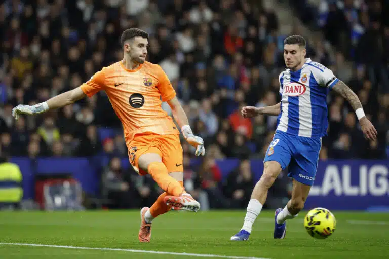 Joan Garcia (vas.), FC Barcelona, Roberto Fernandez, Espanyol