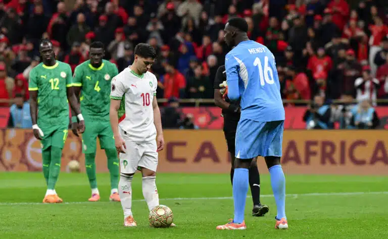 Päävalmentaja avasi suunsa finaalin kaaoksen jälkeen – ei synninpäästöä antisankarille