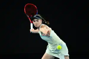 Elena Rybakina nousi takaa ja nappasi paikan Miamin välierissä