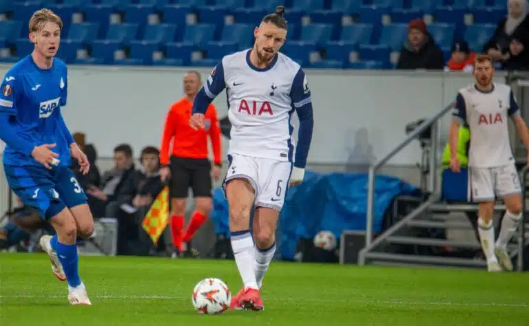 Valioliiga-pelaaja toipui vakavasta vammasta – neuvottelee nyt miljoonaluokan siirrosta pois