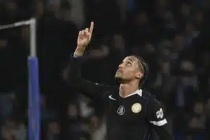 Chelsea-luotsi piti pitkiä palavereita tähtipelaajan kanssa - "Hän on varmaan jo ihan kyllästynyt" Chelsea-luotsi piti pitkiä palavereita tähtipelaajan kanssa – ”Hän on varmaan jo ihan kyllästynyt”