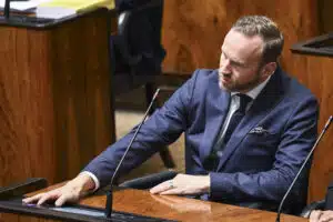 Ministeri Mika Poutalalta kova päätös – ”Suomi seisoo Ukrainan rinnalla” Ministeri Mika Poutalalta kova päätös – ”Suomi seisoo Ukrainan rinnalla”