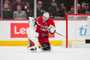 Carolina Hurricanes jatkosopimukseen ykkösveskarin kanssa