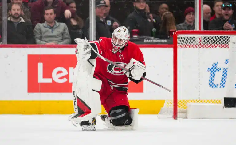 Carolina Hurricanes jatkosopimukseen ykkösveskarin kanssa
