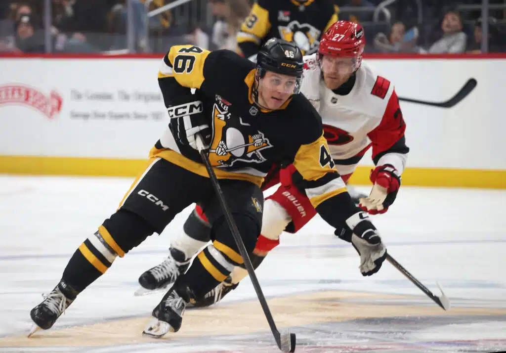 Kun tämä pelaaja astui jäälle, kaikki muuttui – Pittsburghilta kultainen kädenpuristus