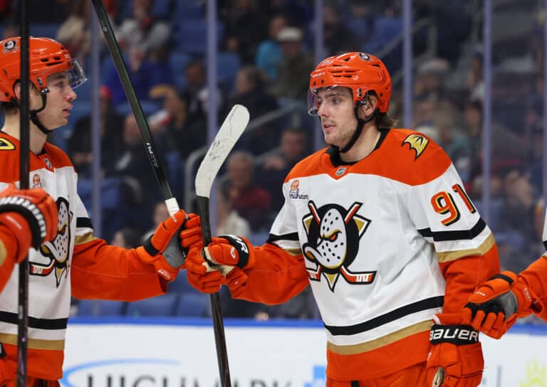 Anaheim Ducksin GM muistutti olennaisesta asiasta: ”Leo Carlsson on kulmakivemme”