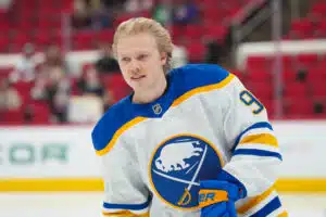 Suomalaistaiturin NHL-pistetili ryminällä auki – historiallinen ilta