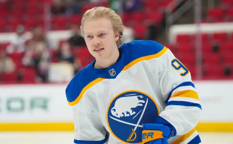 Suomalaistaiturin NHL-pistetili ryminällä auki – historiallinen ilta